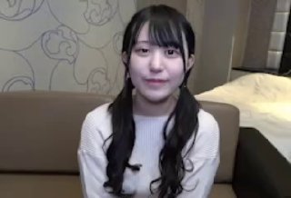 气质短发美少女！粉嫩奶子超柔软！跪在椅子翘起美臀